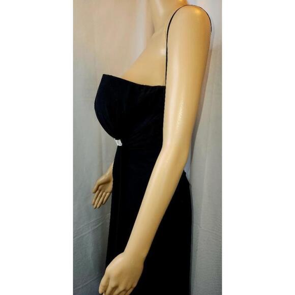 Symphony of Venus Strapless Bridal Dress - Picture 5 of 10